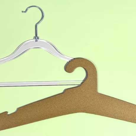 Paper vs Plastic Hangers: the effect on the retail industry